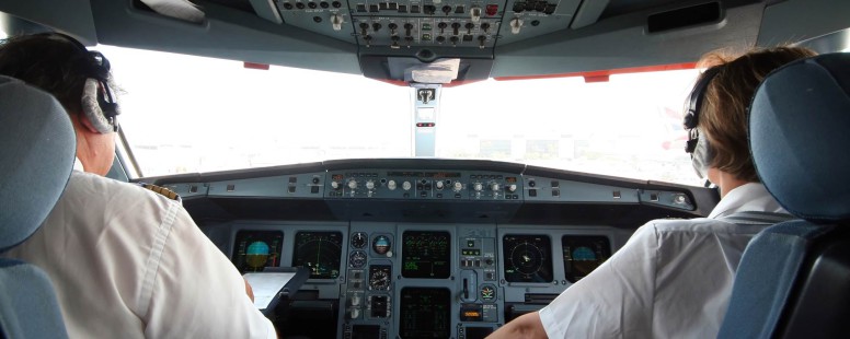 airline-cockpit